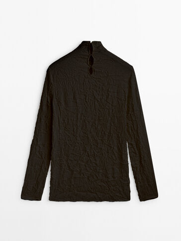 https://static.massimodutti.net/3/photos/2023/I/0/1/p/6864/565/800/6864565800_2_1_3.jpg?ts=1668525314152