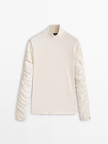 https://static.massimodutti.net/3/photos/2023/I/0/1/p/6896/925/712/6896925712_1_1_3.jpg?ts=1667472015748