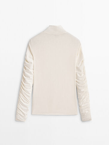https://static.massimodutti.net/3/photos/2023/I/0/1/p/6896/925/712/6896925712_2_1_3.jpg?ts=1667472015748