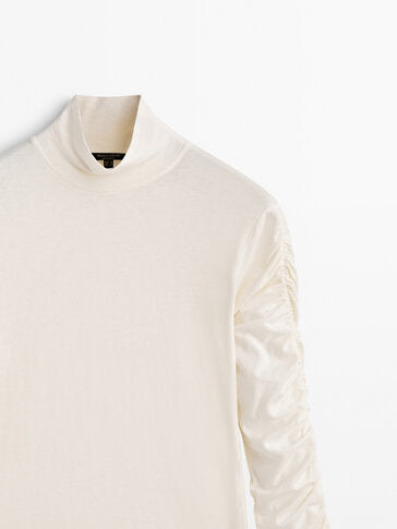 https://static.massimodutti.net/3/photos/2023/I/0/1/p/6896/925/712/6896925712_2_2_3.jpg?ts=1667472015748