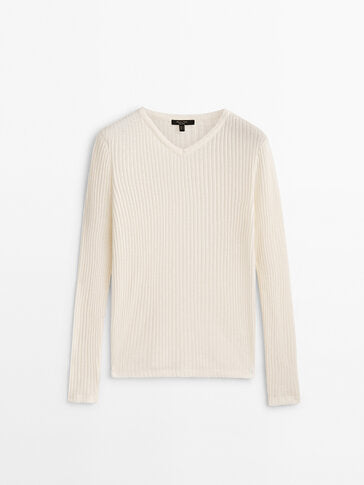 https://static.massimodutti.net/3/photos/2023/I/0/1/p/6897/927/712/6897927712_1_1_3.jpg?ts=1667565034815