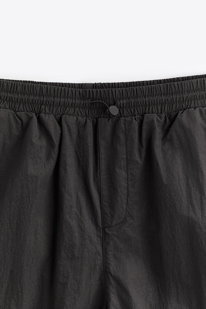 https://static.zara.net/photos/2023/V/0/2/p/8281/390/800/2/8281390800_6_3_1.jpg?ts=1681288679496